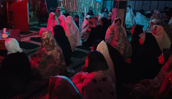 نسل نوجوان در اعتکاف؛ با اشک و اراده، پیام صبر حضرت زینب (س) را به گوش آسمان رساند