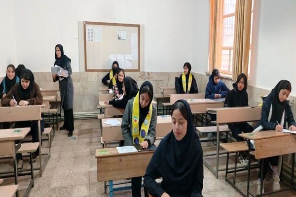 امتحانات ترم اول در دبیرستان دهنوی
