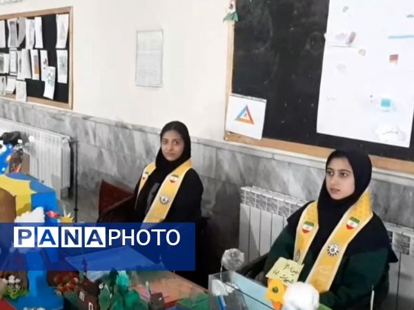 نمایشگاه دست سازه های دانش آموزان دبیرستان بهار آزادی