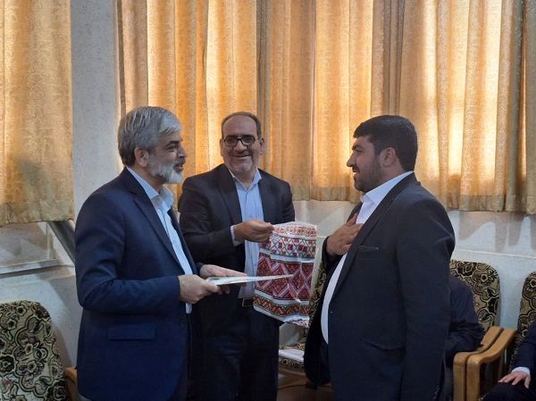 تقدیر آموزش و پرورش ناحیه 2 قم از 8 مدیر مدارس دو شیفت 