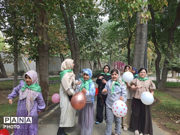 جشن عبادت دختران البرزی در کنار مهر و ماه