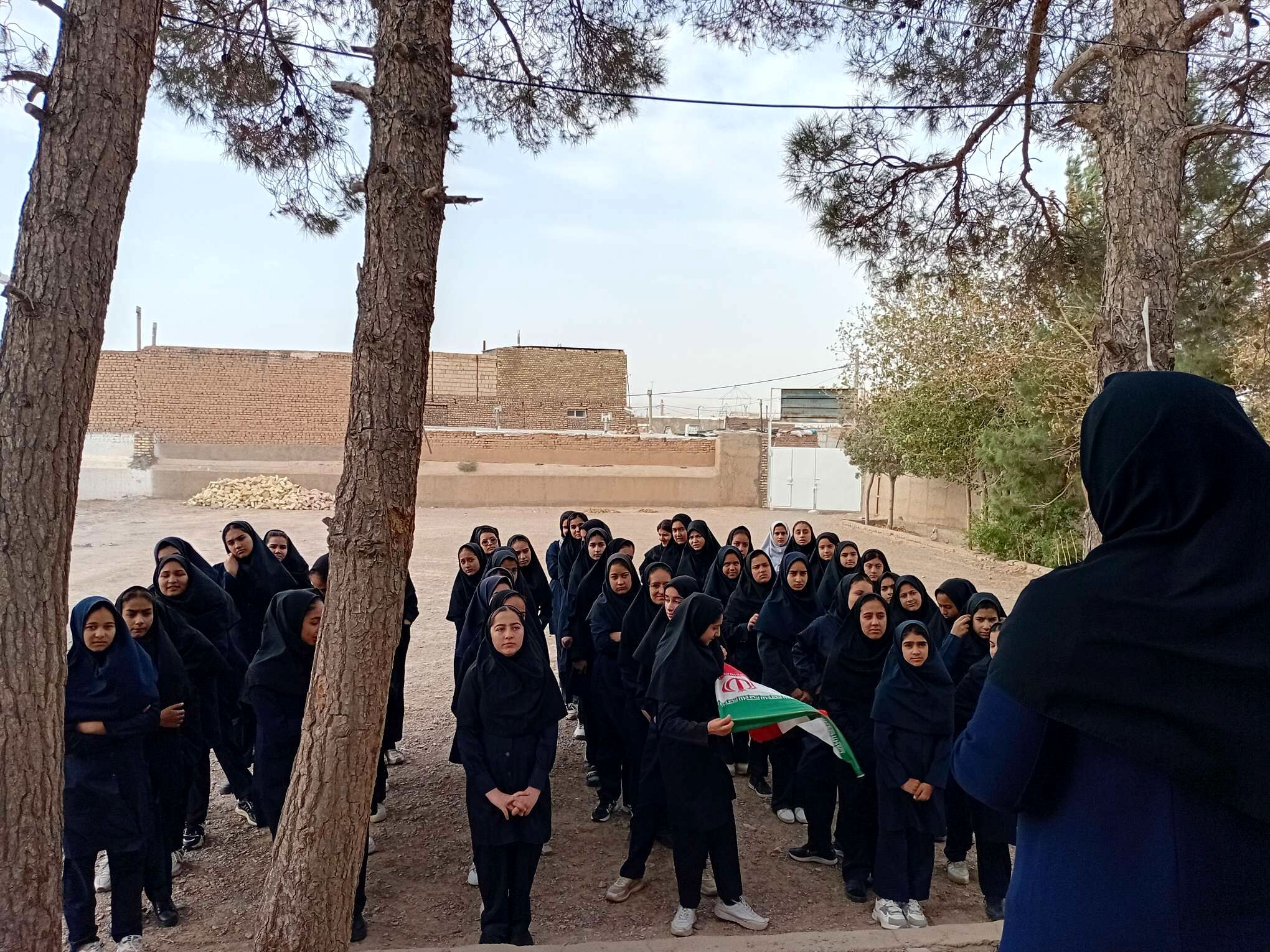 آیین نواختن زنگ مهر در مدرسه مادرمهربان خلیل آباد