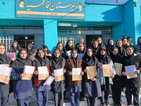  تجلیل از همیاران معلم در دبیرستان فاطمیه