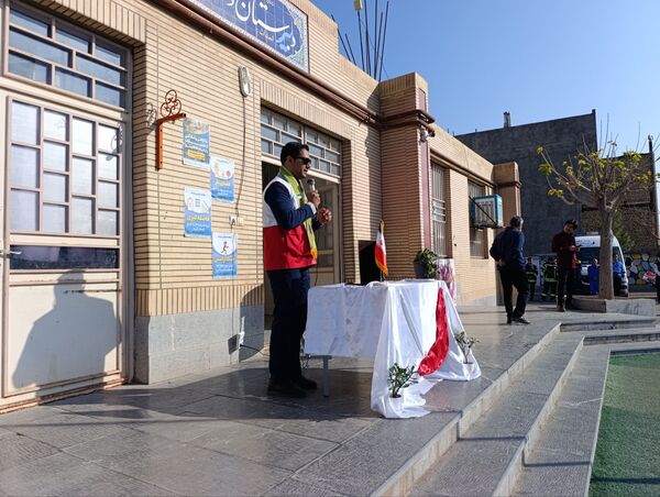 مانور سراسری زلزله در مدرسه دکتر توسلی 