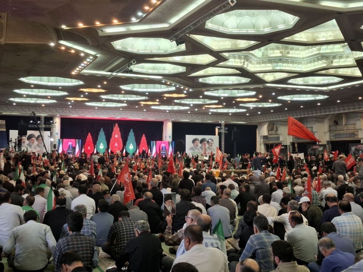 مراسم بزرگداشت چهلم رهبر شهید ایران در مصلاى تهران 