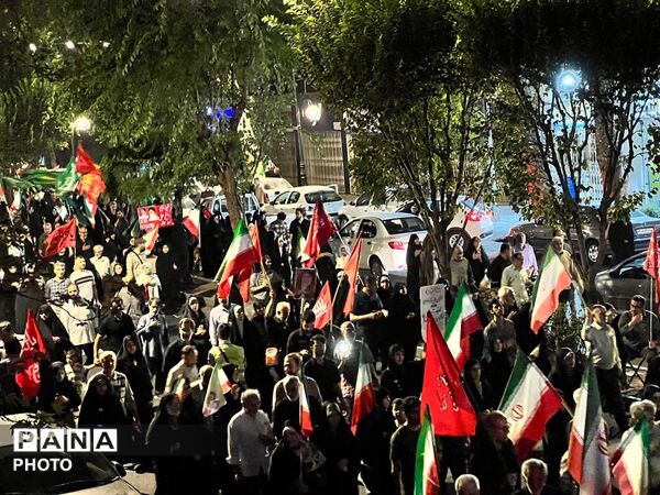 حضور باشکوه مردم کرج در صدوهفتمین شب از تجمعات مردمی