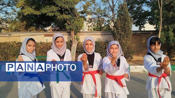 المپیاد ورزشی دانش‌آموزان در مدرسه پنجم مهر