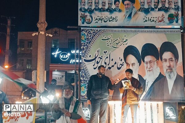 بیعت پر‌شور دانش‌آموزان دهه هشتادی با رهبر معظم جمهوری‌اسلامی در شهرستان فیروزکوه