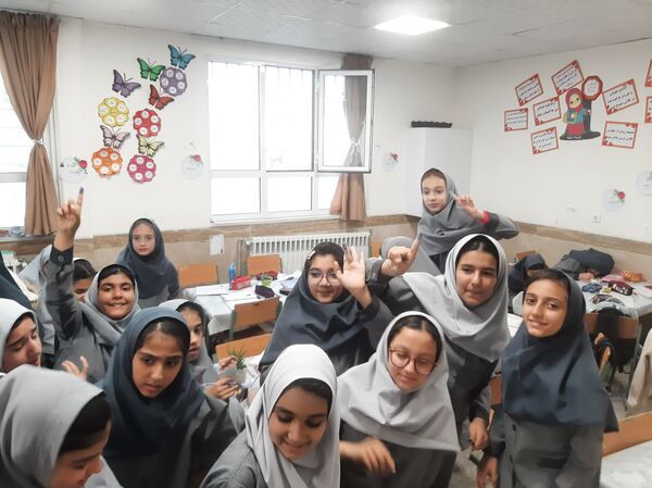 انتخابات شورای دانش‌آموزی در دبستان دخترانه احدیان ناحیه ۶ مشهد