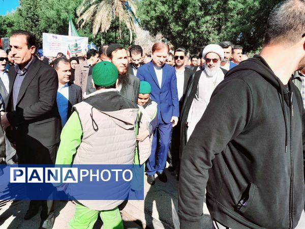 راهپیمایی یوم الله ۲۲  بهمن با حضور پرشور مردم در بوشهر 