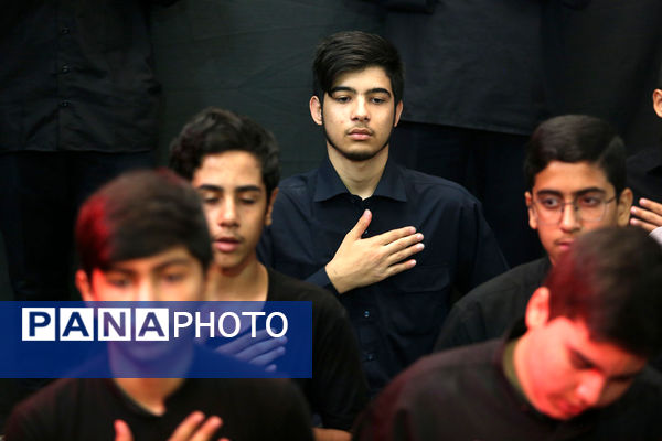 محفل عزاداری نوجوانان در حرم حضرت معصومه(س)