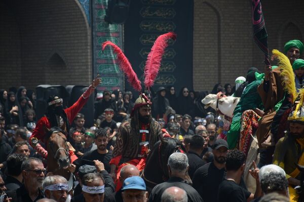 عزاداری ظهر عاشورا در شهر بافران 