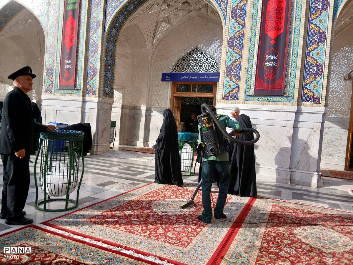 آماده‌سازی حرم مطهر رضوی برای استقبال از آقای شهید ایران 
