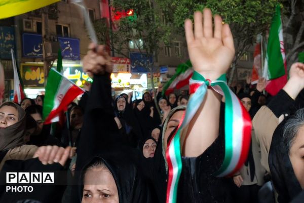 قرار شبانه مردم نسیم شهری در بهارستان دو