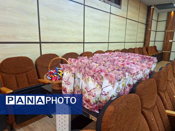 گرامیداشت معلمان و فارغ‌التحصیلان در دبیرستان شهید بابایی