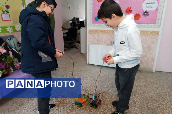 مسابقات رباتیک دانش‌آموزی به مناسبت هفته کانون ها 