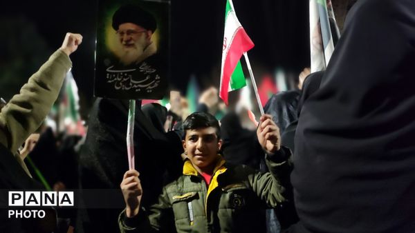 «فدای ایران»؛ پیام تویسرکان به جهان در مراسم اربعین قائد شهید