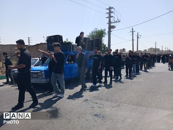 عزاداری پرشور ظهر عاشورا در محمدشهر کرج