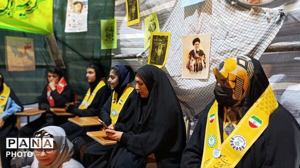 برپایی موکب سازمان دانش‌آموزی به مناسبت روز دختر در حاشیه تجمعات شبانه مردم 