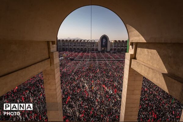 مصلی تهران در تسخیر موج همدلی؛ وداع باشکوه مردم با رهبر شهید