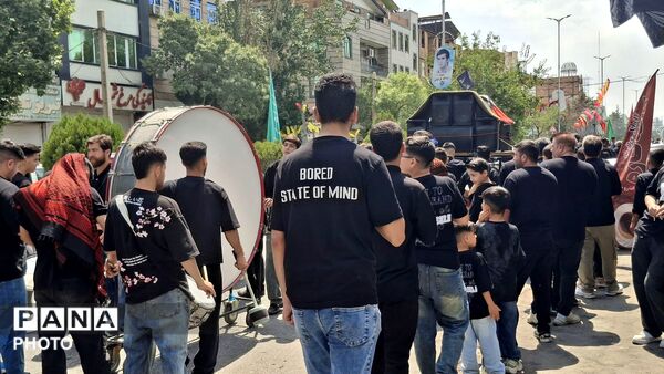 آیین عزاداری صبح تاسوعا در هیئت علی‌اکبر با حضور دانش‌آموزان