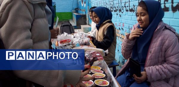 بازارچه دانش‌آموزی کسب در آمد در دبیرستان میثاق منطقه تبادکان مشهد