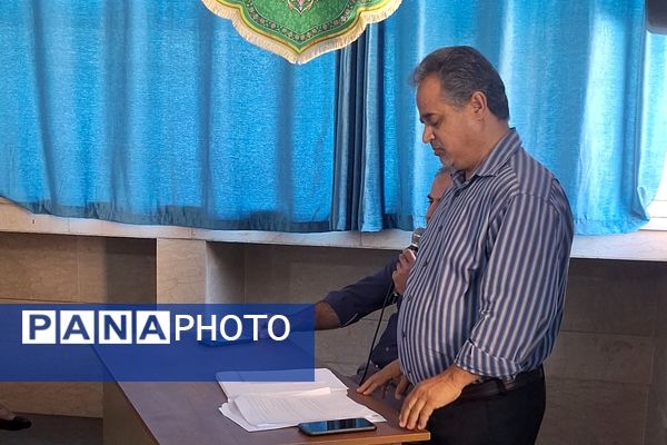 جلسه انجمن اولیا و مربیان در دبیرستان رازی