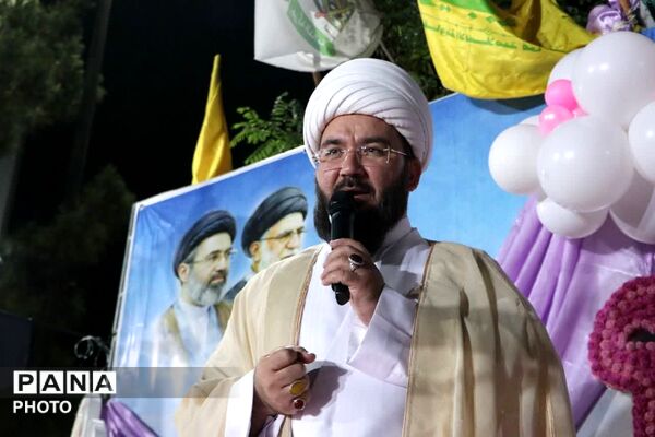 لبخند معنویت در کنار چادر پاکی