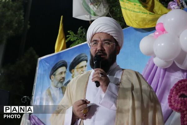 لبخند معنویت در کنار چادر پاکی