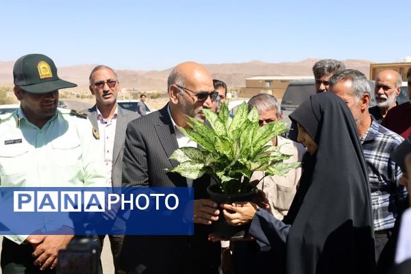 بازدید مدیرکل آموزش و پرورش استان یزد از آموزشگاه شهید نواب صفوی بهاباد