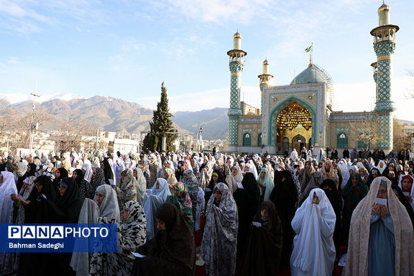 نماز عید فطر - امامزاده پنج تن لویزان