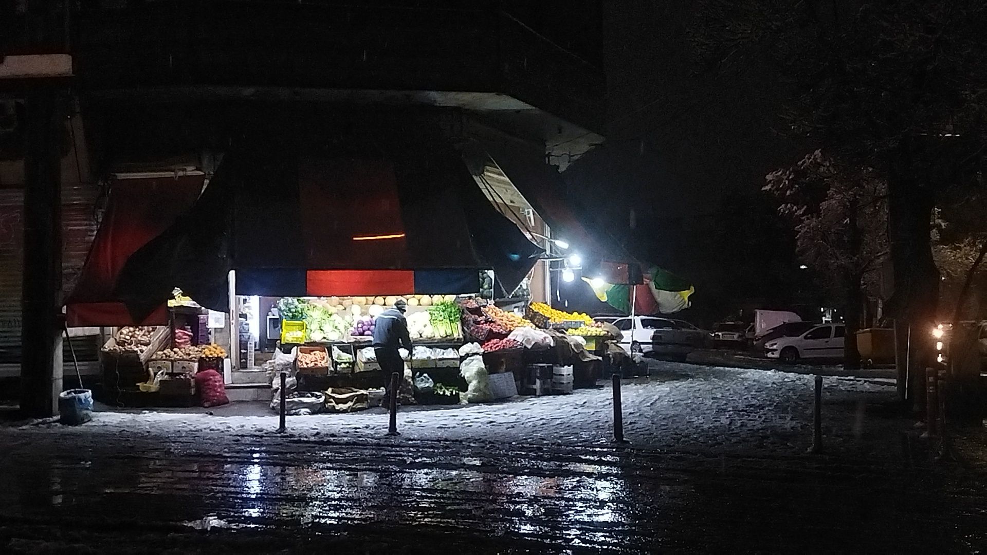 شبی برفی در نیشابور 