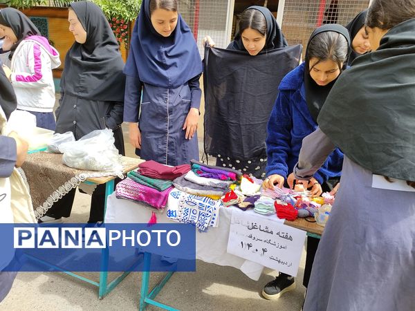 بازارچه کسب و کار در دبیرستان میرزا جعفر سروقد