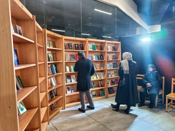 برپایی نمایشگاه کتاب در مجتمع طلای سفید بجنورد 