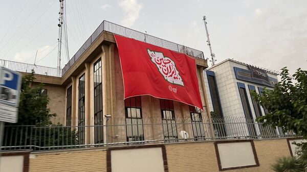نوجوانان تهرانی هم‌نوا با اسرای کربلا به سوگ امام حسین (ع) نشستند