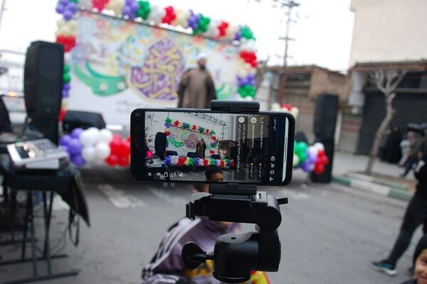 جشن خیابانی نیمه شعبان در شهر قیامدشت 