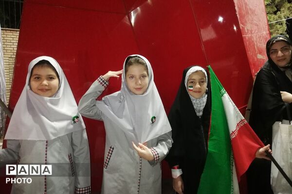 دهه نودی‌ها در میدان