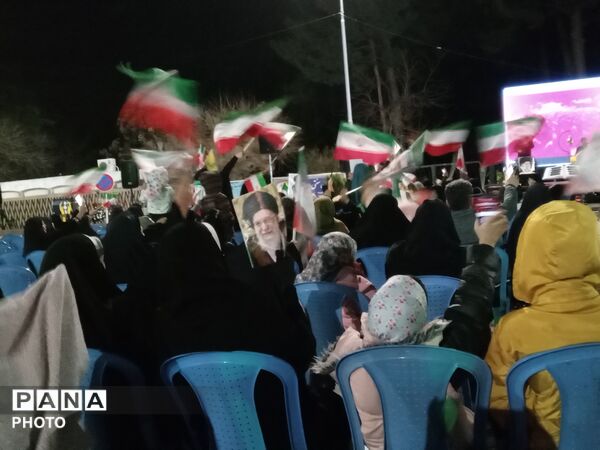 اجتماع مردم در بیعت با سومین رهبر جمهوری اسلامی ایران در امامزاده محروق نیشابور