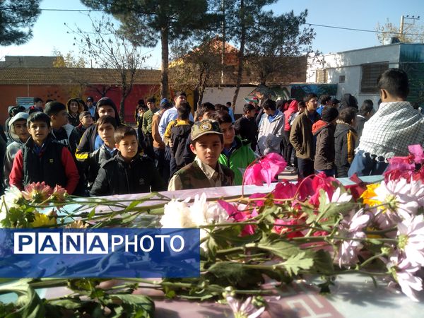 مراسم وداع با شهید گمنام در دبیرستان آیت الله خامنه‌ای شهرستان خلیل‌آباد 