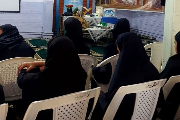 کلاس آمادگی و دفاعی با رنگ و بوی شهدا در دبیرستان فاطمیه