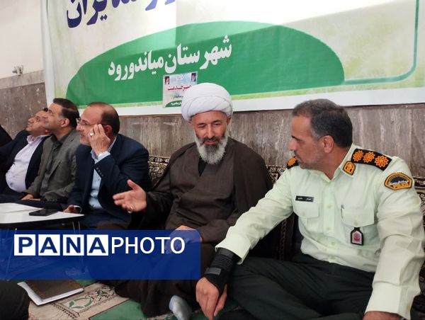 برپایی میز خدمت به‌مناسبت هفته دولت در میاندورود 