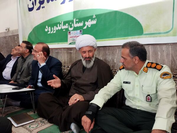 برپایی میز خدمت به‌مناسبت هفته دولت در میاندورود 