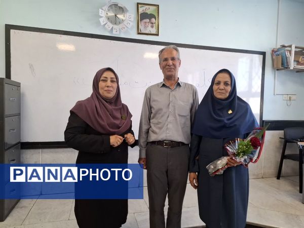 جشن روز معلم در دبستان عذرا پورشهریاری با برنامه های ویژه برگزار شد