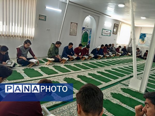 آماده‌سازی غذای افطاری با کمک دانش‌آموزان دبیرستان نمونه آیت‌الله خامنه‌ای 