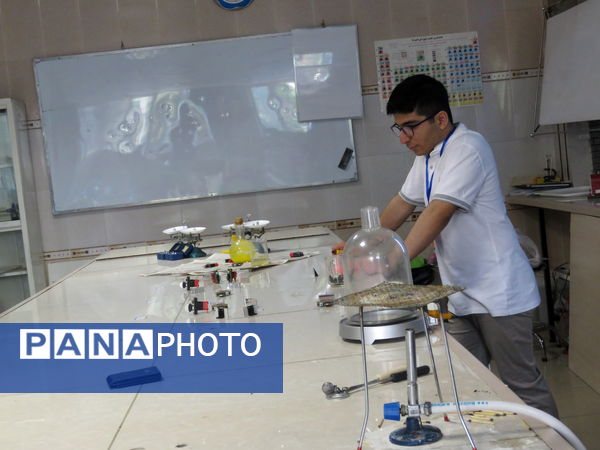 نمایشگاه علمی، پژوهشی وهنری فرداد در دبیرستان باهنر