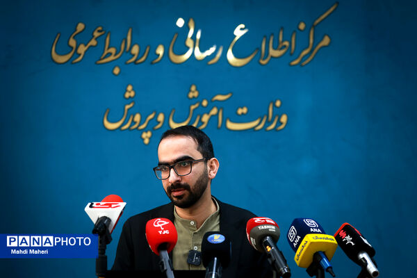 نشست خبری رئیس باشگاه دانش‌پژوهان جوان