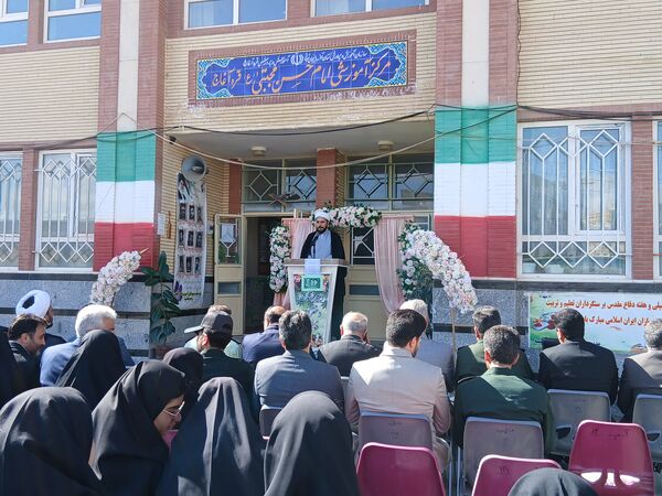 آغاز سال تحصیلی با گرامیداشت یاد و خاطره شهیدان در مدرسه فاطمیه شهرستان چاراویماق 