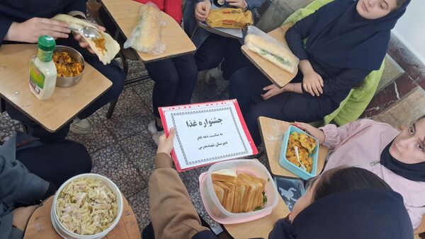 جشنواره غذا دهه فجر در مدرسه مدرس تبریز 