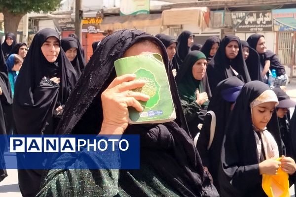 کاروان عزاداران ۲۸ صفر، لردگان را سیاه‌پوش کرد