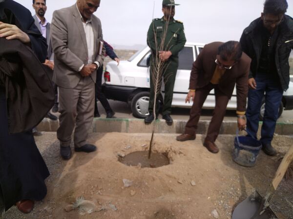 مراسم درخت کاری در مدرسه پویندگان فرهنگ شهرستان خلیل آباد 